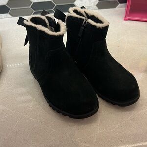 Girls Ugg black Cecily boot. Never worn